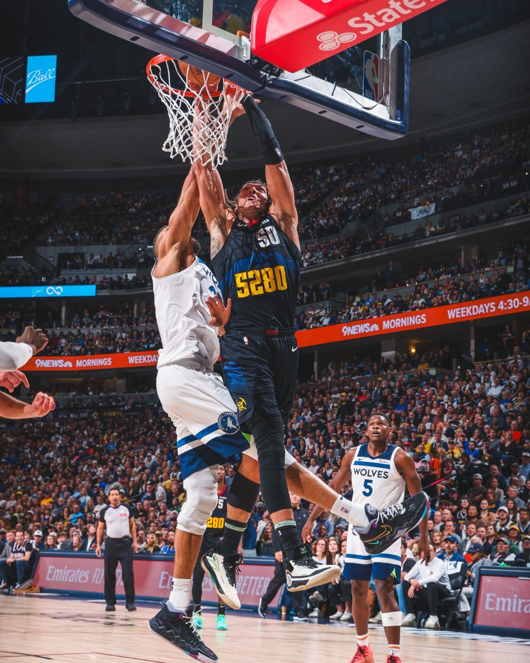 雄鹿轻取掘金,莫兰特高光表现 雄鹿轻取掘金,莫兰特高光表现