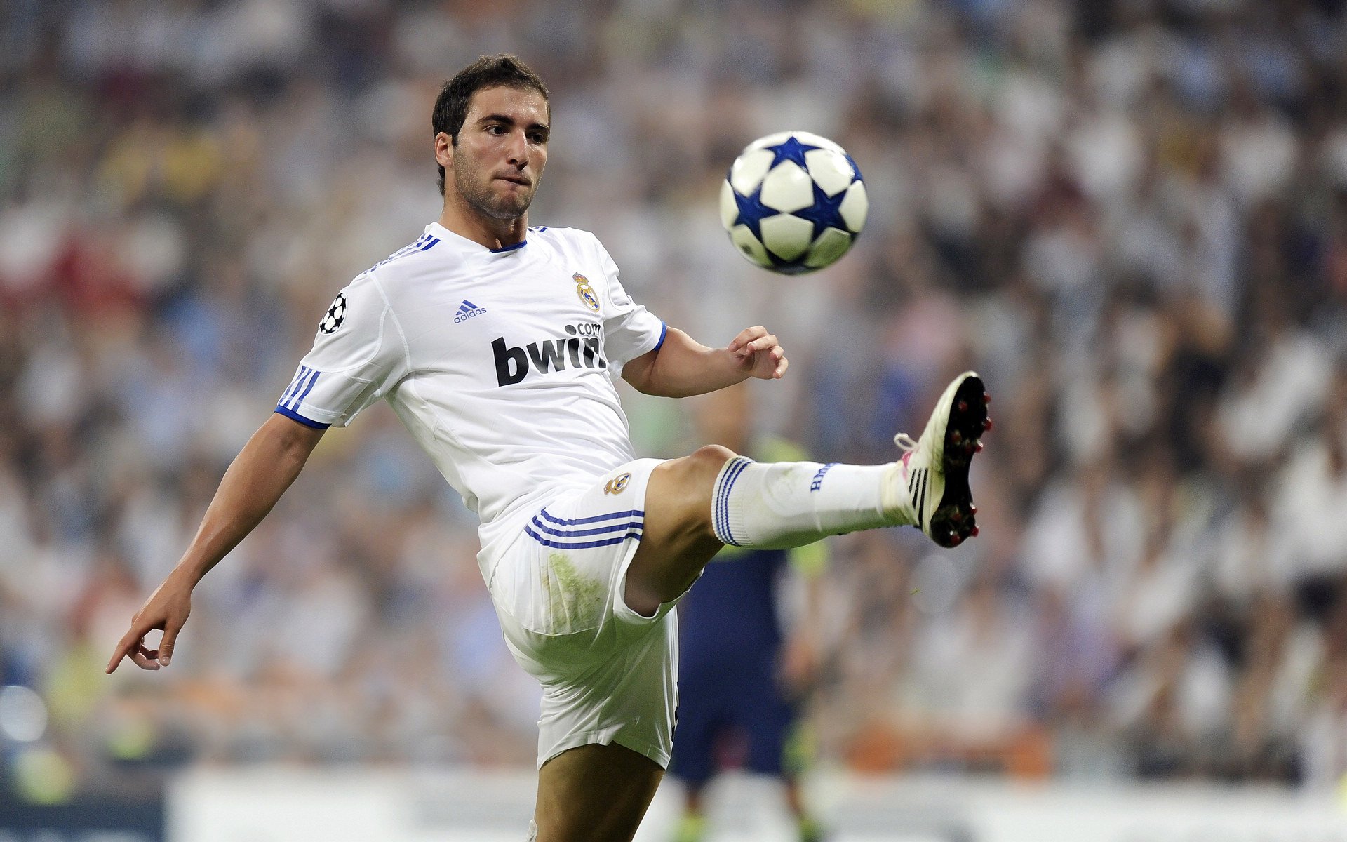 意甲焦点战之夜，切特压制级发挥，改写争冠格局的无声惊雷